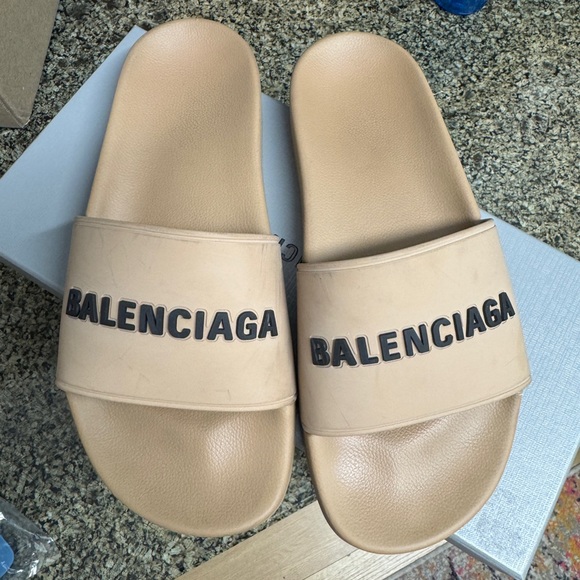 Balenciaga Tan pool slides -w/ original box - Picture 5 of 13